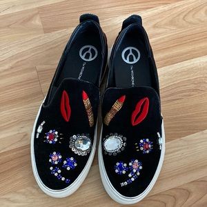 The wishbone collection Flats 8.5